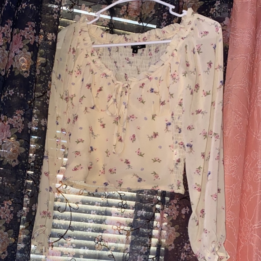 Cute flower top